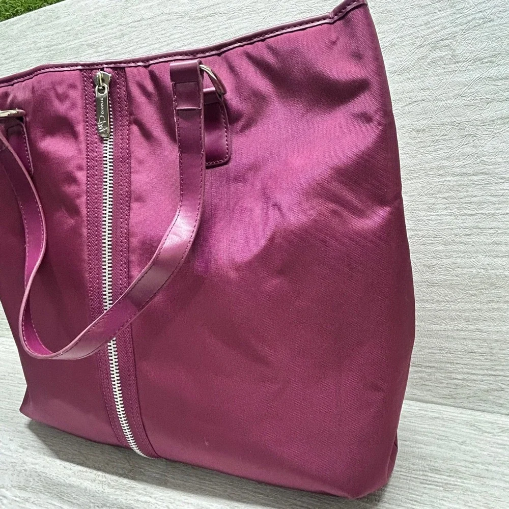 STUDIO by Diane von Furstenberg Tote Bag Plum Nylon Leather Trim Zip‎ Front